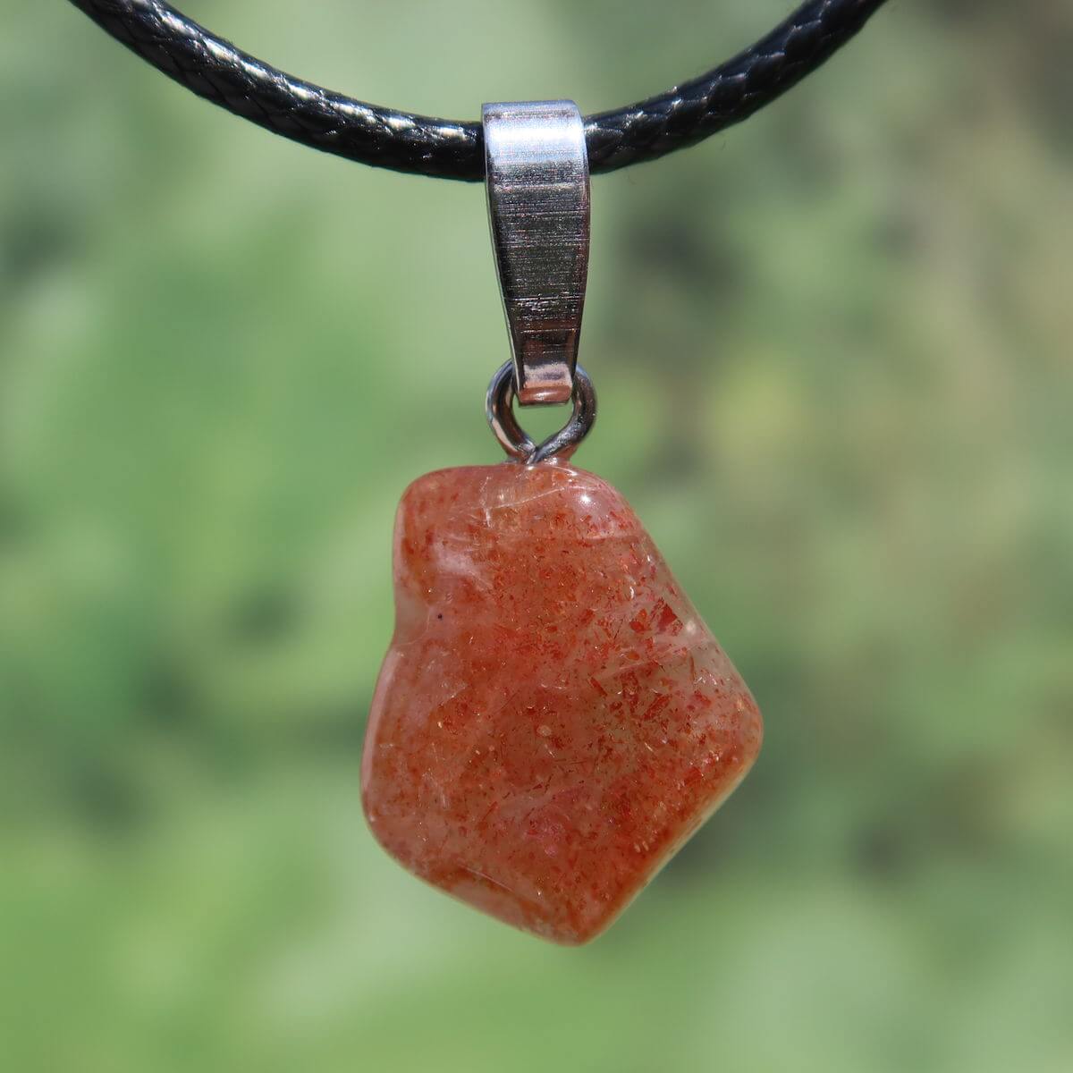 Sonnenstein Anhänger -Lebensfreude und Selbstbewusstsein - UNIKAT Nr. 4, warmer Farbton, einzigartiger Schmuck. 