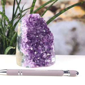 Uruguay Amethyst Mini Geode - 11x9x7cm - Harmonie und Entspannung – extra dunkler Qualität - NR 41, lila Geode mit Stift
