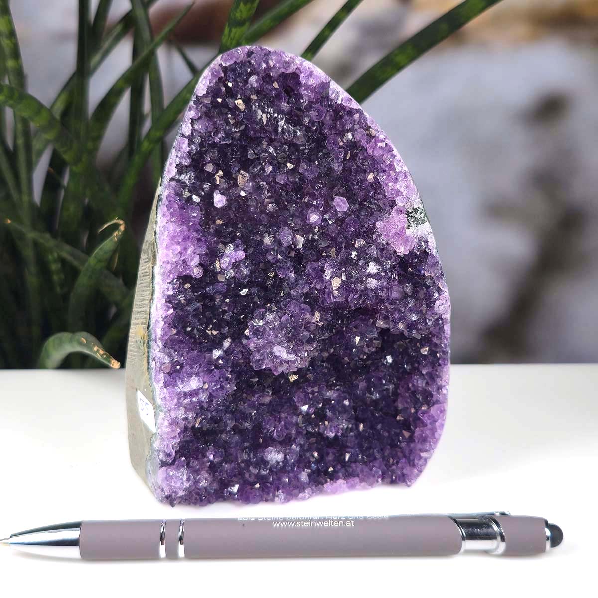 Uruguay Amethyst Mini Geode - 12x9x7cm - Harmonie und Entspannung – extra dunkler Qualität - NR 55; Hochwertige dunkle Amethystgeode.