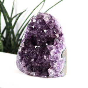 Uruguay Amethyst Mini Geode 11x15cm, deep purple crystals, for harmony and relaxation, displaying high-gloss luster.