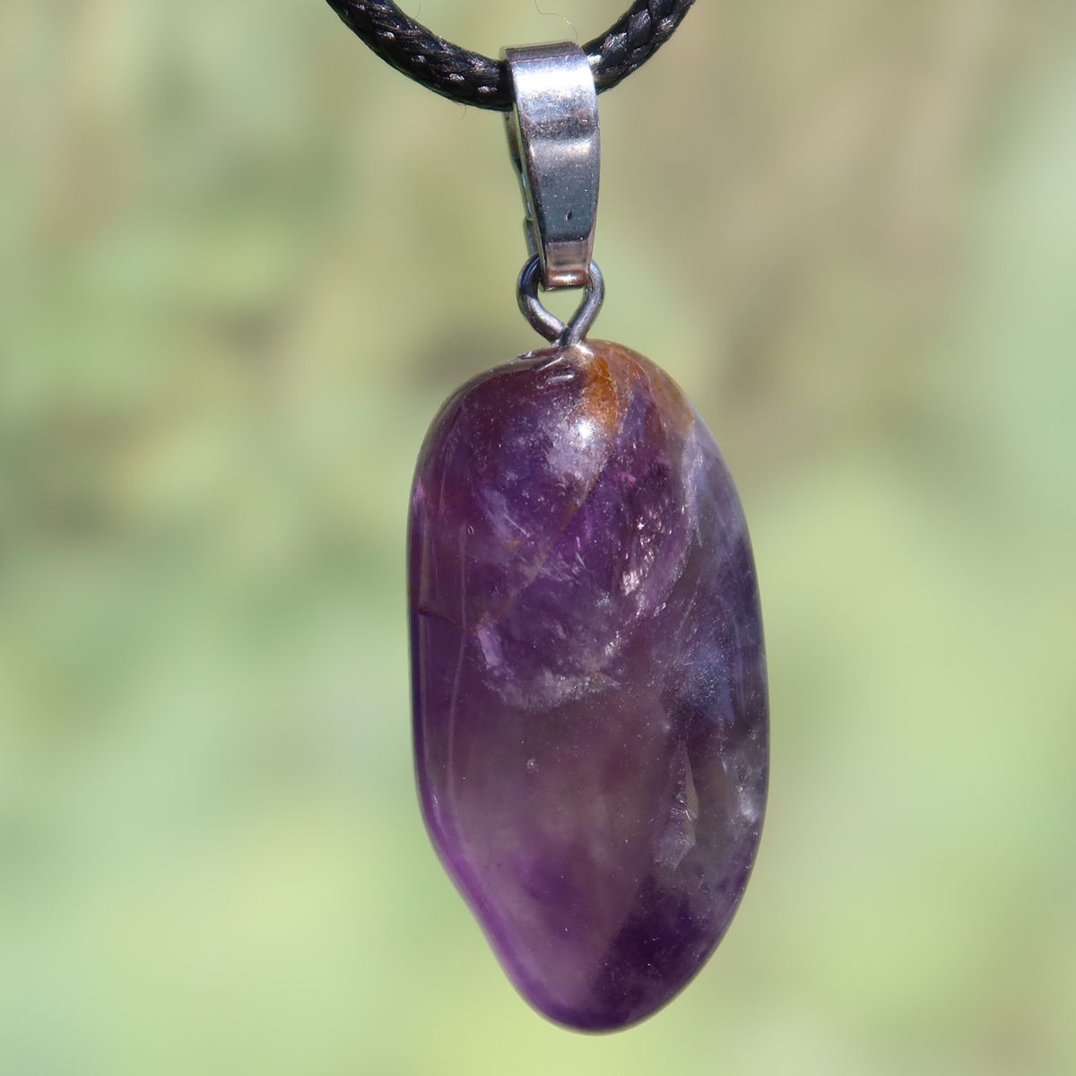 Amethyst Anhänger - Schutz und Spiritualität - UNIKAT Nr. 24, einzigartiger Amethyst mit Silberöse, strahlendes Design.