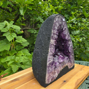 Amethyst Druse – Geode – Harmonie a Relaxatioun - 26x22x15cm - Nr. 282