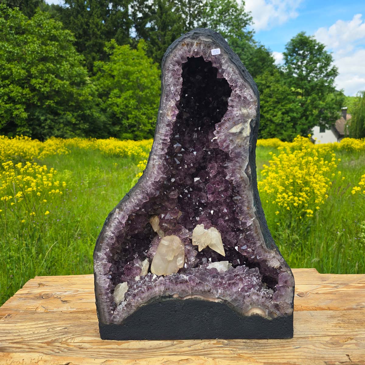 Ametistna drusa – geoda – harmonija i opuštanje - 31x34x22cm - br. 132
