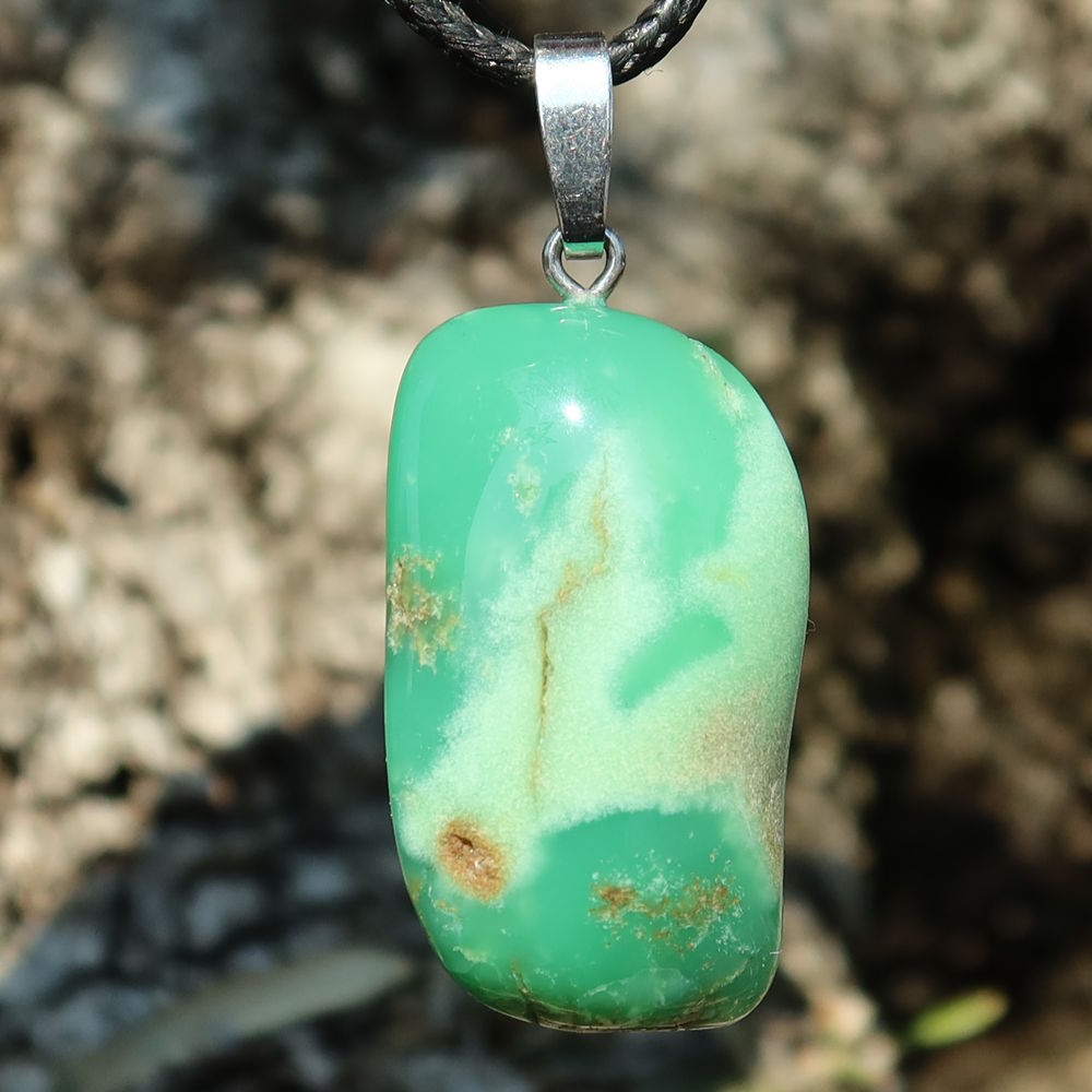 Chrysopras Anhänger - Selbstliebe und Vertrauen - Nr. 59, leuchtend grün mit Silberöse, einzigartiges Schmuckstück