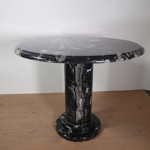 Couchtisch mit Orthoceras und Ammoniten - Fossilien Naturstein - Nr.6 aus echtem Naturstein mit einzigartigem Design.