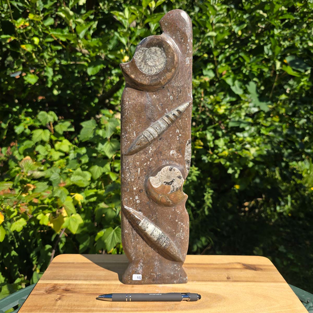Dekorative handgefertigte Steinskulptur mit Ammoniten und Orthoceren (Fossilien) – 40x10x8cm - Nr. 68