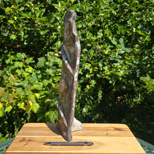 Dekorative handgefertigte Steinskulptur mit Ammoniten und Orthoceren (Fossilien) – 40x10x8cm - Nr. 67