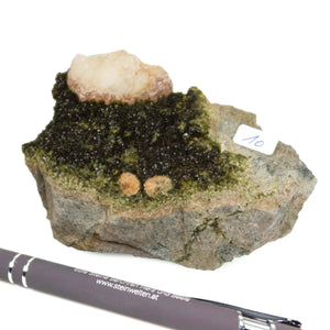 Epidot Kristall mit Prehnit aus Marokko, Sammlerstein Nr. 10, Größe 9x4x6 cm, ideal für Mineraliensammler, natürliche Schönheit
