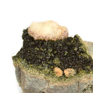 Epidot Kristall mit Prehnit aus Marokko, naturbelassene Mineralien Sammlung, 9x4x6 cm, für Selbstliebe und Erholung