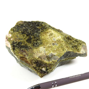 Epidot Kristall Stufe aus Marokko, grün-schwarzer Mineralstein, 15x11x7 cm, ideal für Sammler, naturbelassene Schönheit.