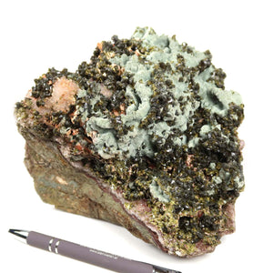Epidot Quarz Kristall Stufe mit Bergkristall Spitzen, ideal für Mineraliensammler. Einzigartiges Sammlerstück aus Marokko.