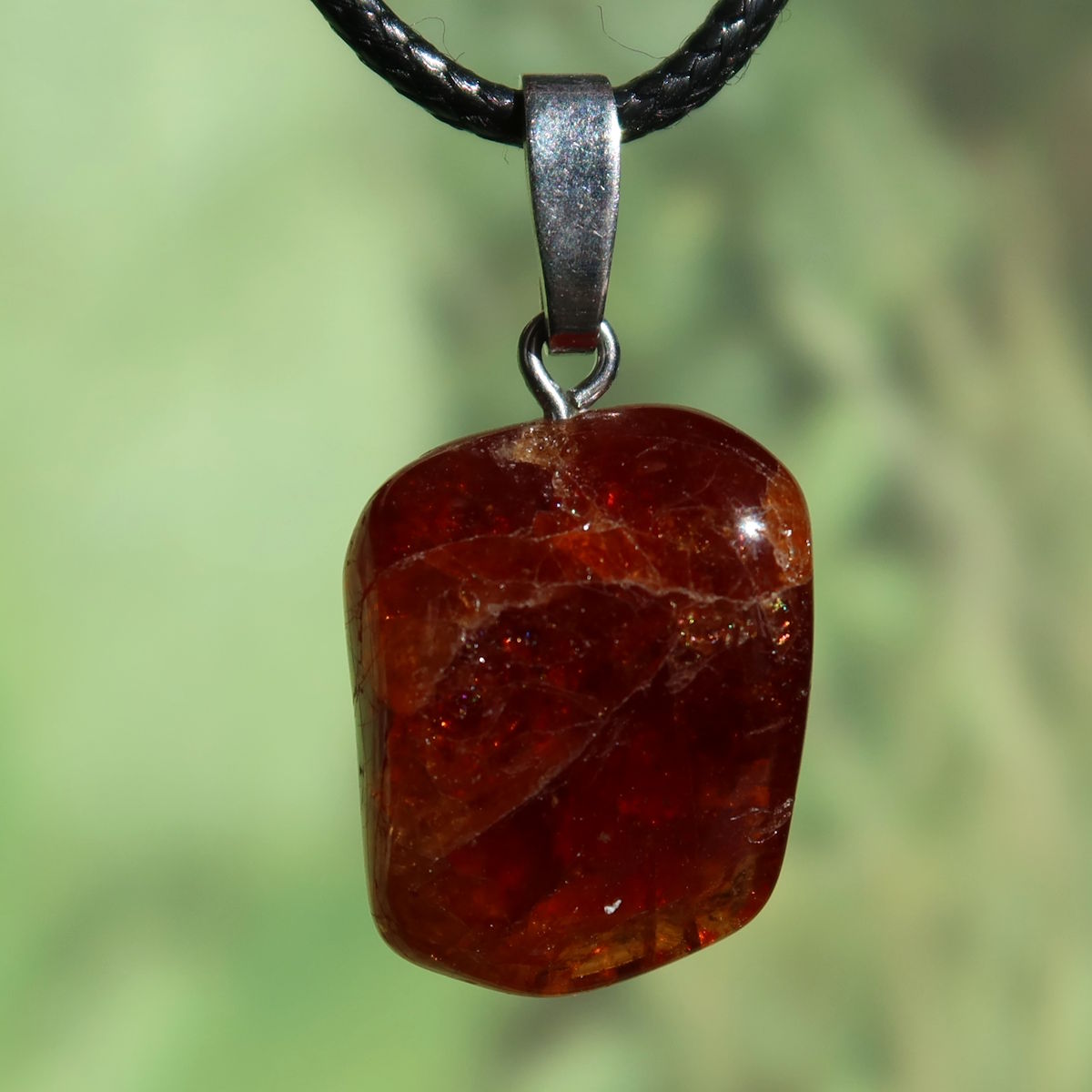Granat Hessonit Anhänger - Selbstliebe und Kraft - Nr. 18, edler, bernsteinfarbener Schmuck, ideal für Sammler.