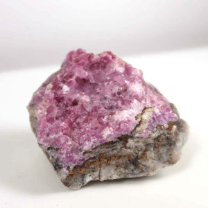Raw Kobalt Calcit mineral in natural pink hues, showcasing crystal structure, 5x6x4 cm, from Morocco, perfect for collectors.