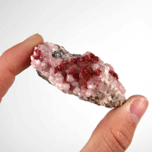 Kobaltcalcit Rohstein, naturbelassen, 5x2x3 cm, pinke Kristallstruktur, Sammlerstück aus Marokko, Unikat Mineral für Lebensfreude.