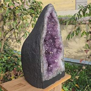 Amethyst Geode mit Chalcedon 