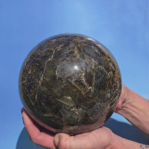 Große XXL Labradorit Kugel geschliffen - UNIKAT Nr. 24 - Durchmesser 170 mm und 7,6 kg - Elegante Dekoration für Wohnräume