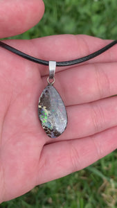 Boulder Opal Anhänger mit echter Silberschlaufe
