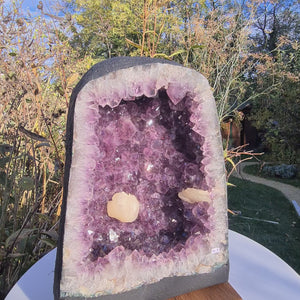 Amethyst mit Calcit Einschlüssen 