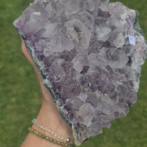 Amethystcluster mit großen Spitzen