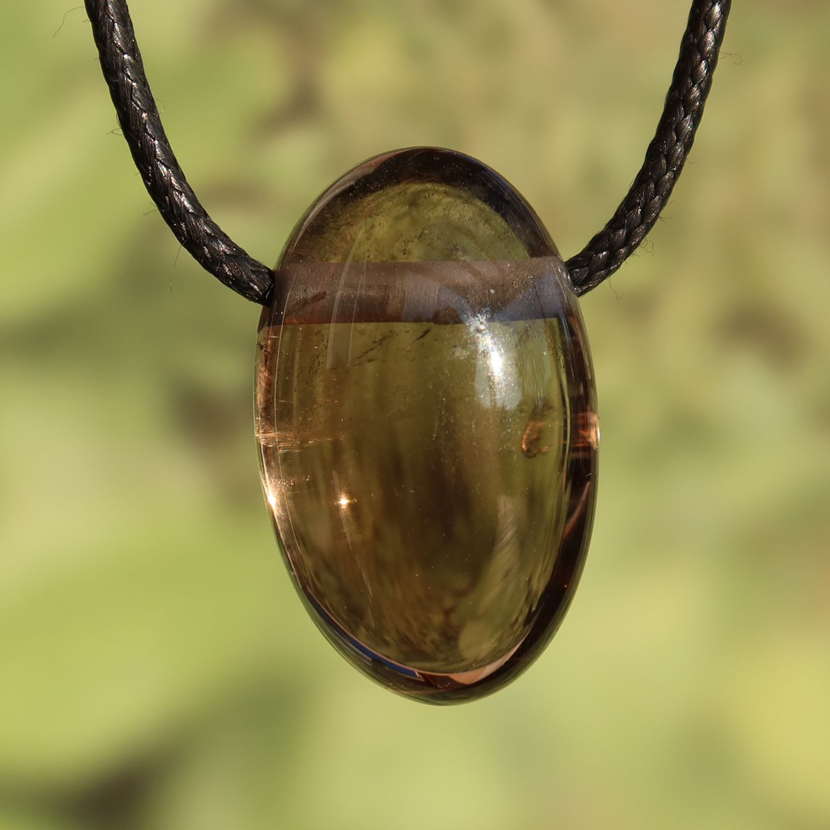 Rauchquarz gebohrt - Anti Stress Stein - Nr. 19 als Anhänger mit warmen, rauchigen Brauntönen, einzigartiges Schmuckstück.