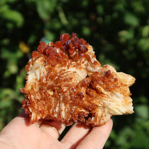 Vanadinit auf Baryt - Natürliche Kristallstufe aus Marokko 8x8x4cm - 0,23kg Nr.74