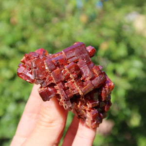 Vanadinit - Natürliche Kristallstufe aus Marokko 7x5x4,5cm - 0,3kg Nr.50 - beeindruckende rote Kristalle
