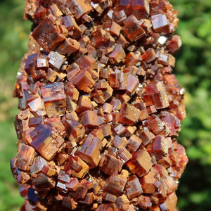 Vanadinit - Natürliche Kristallstufe aus Marokko 26x17x12cm - 7,5kg Nr.103 mit leuchtenden rot- bis orangefarbenen Kristallen.