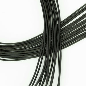 Ziegenlederband aus hochwertigem Ziegenleder in Schwarz, ideal für Schmuckherstellung und kreative Projekte.